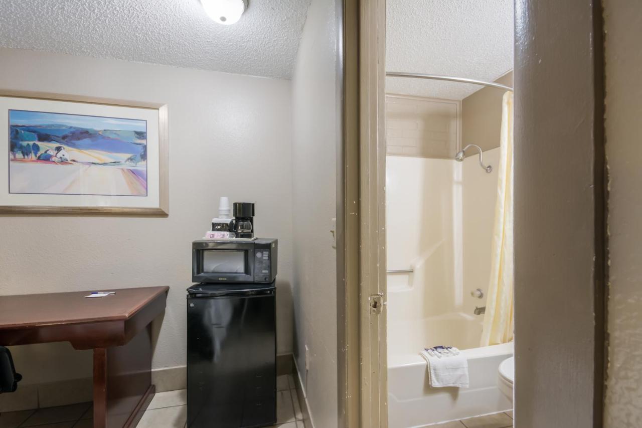 Americas Best Value Inn Woodward At 8Th St Kültér fotó