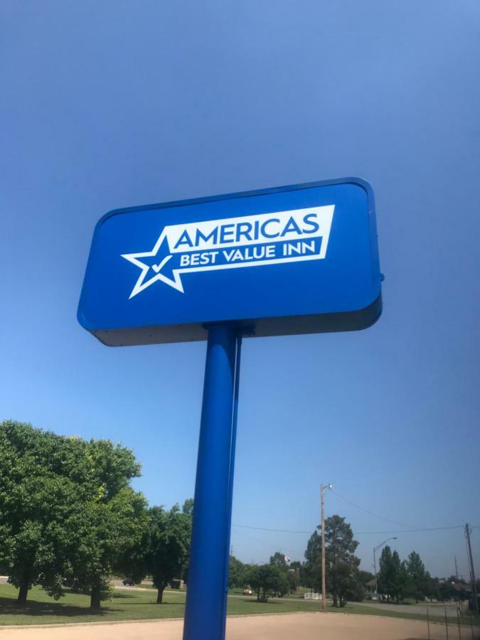 Americas Best Value Inn Woodward At 8Th St Kültér fotó